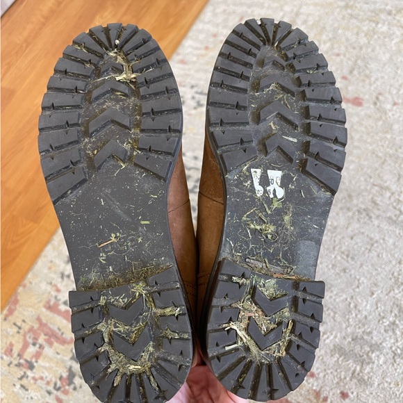 - ❄️UGG Australia Fraser Shearling Combat Lug Sole Rugged Leather boots. - Picture 11 of 13